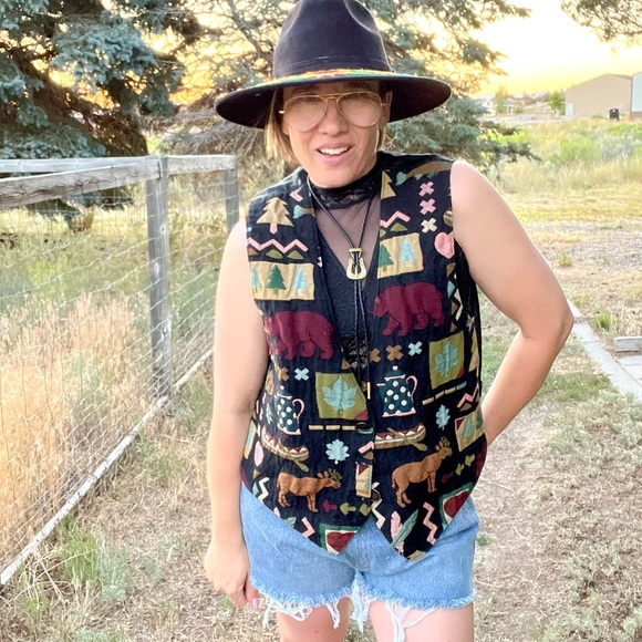 Vintage Embroidered Tapestry Outdoor Camping Alaska Festival Vest - Picture 1 of 6